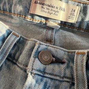 Abercrombie “The 90’s Straight Ultra High Rise” Size 24/00